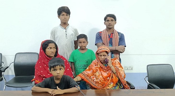 চাঁপাইনবাবগঞ্জে বিএসএফের পুশ-ইন করা নারী ও শিশুসহ ৬ ভারতীয় নাগরিক আটক